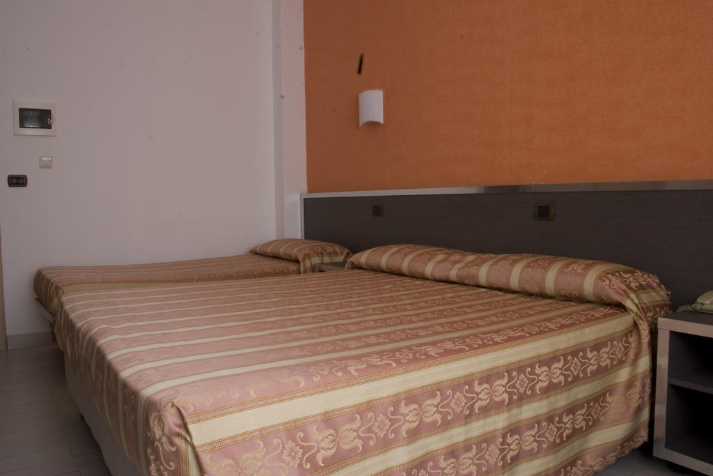 Hotel Renato Sesto San Giovanni Room photo
